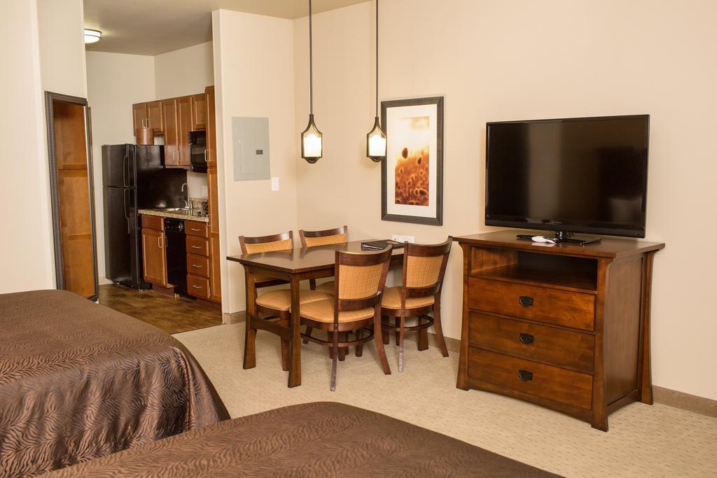 Teddy'S Residential Suites Watford City Exterior foto