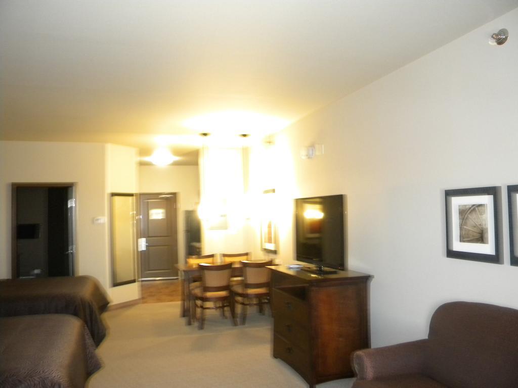 Teddy'S Residential Suites Watford City Exterior foto
