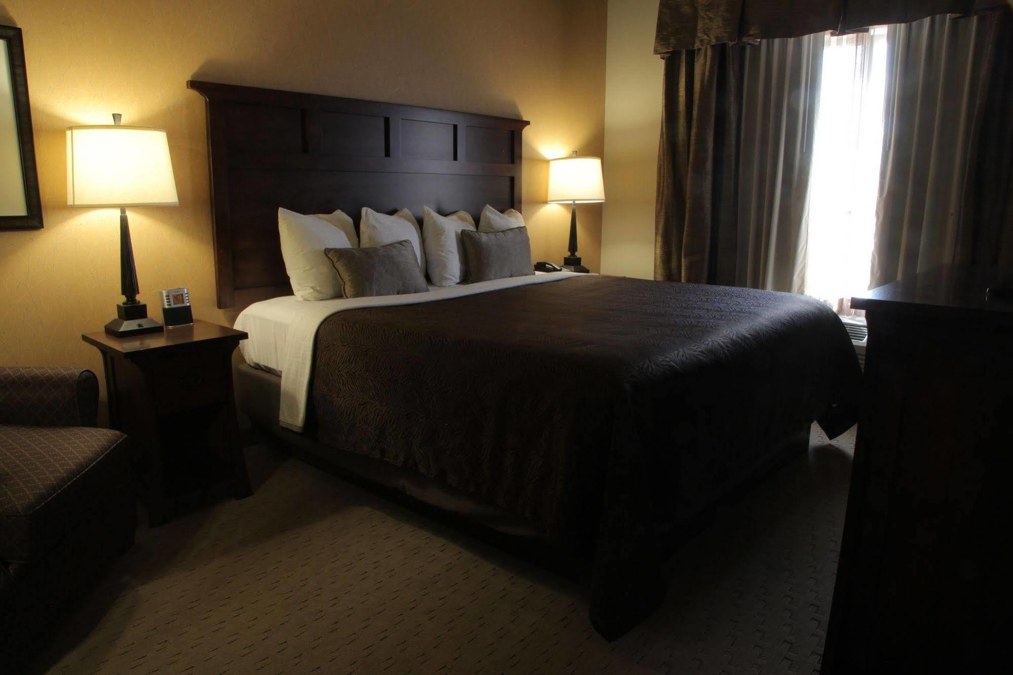 Teddy'S Residential Suites Watford City Exterior foto
